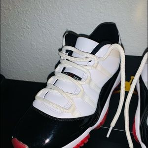 Preowned Mens 8.5 shoes in good condition
